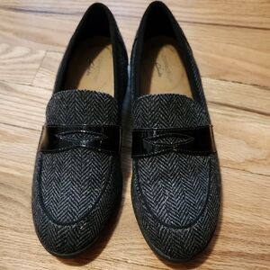 Clarks Collection Size 7M Grey Black Slip On Loafers Preppy Business Casual